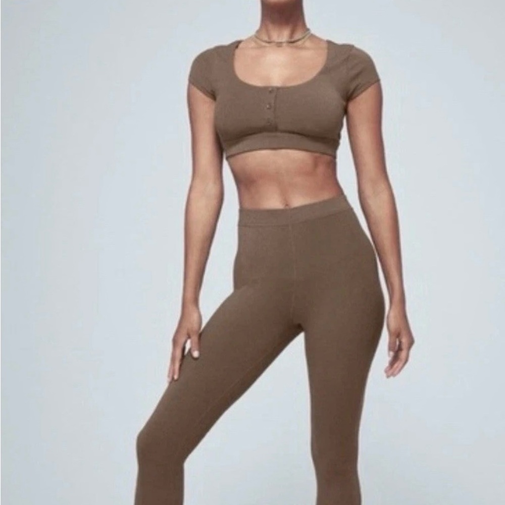 ALO Yoga Ribbed High Waist 7/8
Blissful Everyday Legging In Hot Cocoa